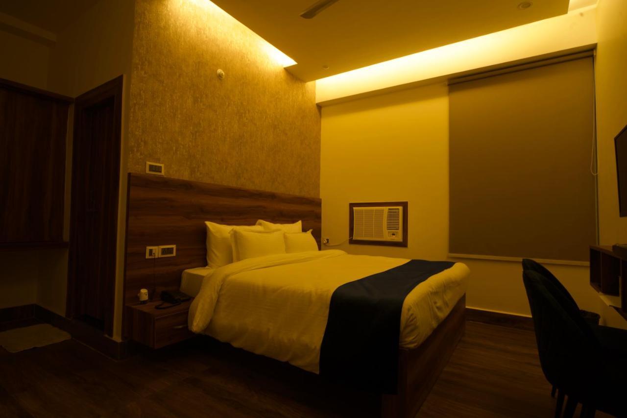 Hotel Dolphin Club Chinhat Zewnętrze zdjęcie