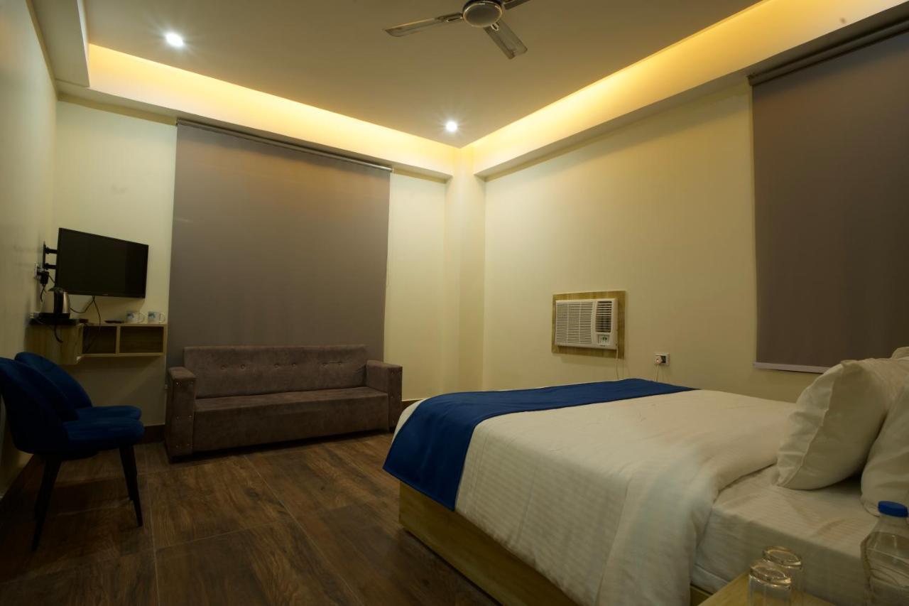 Hotel Dolphin Club Chinhat Zewnętrze zdjęcie