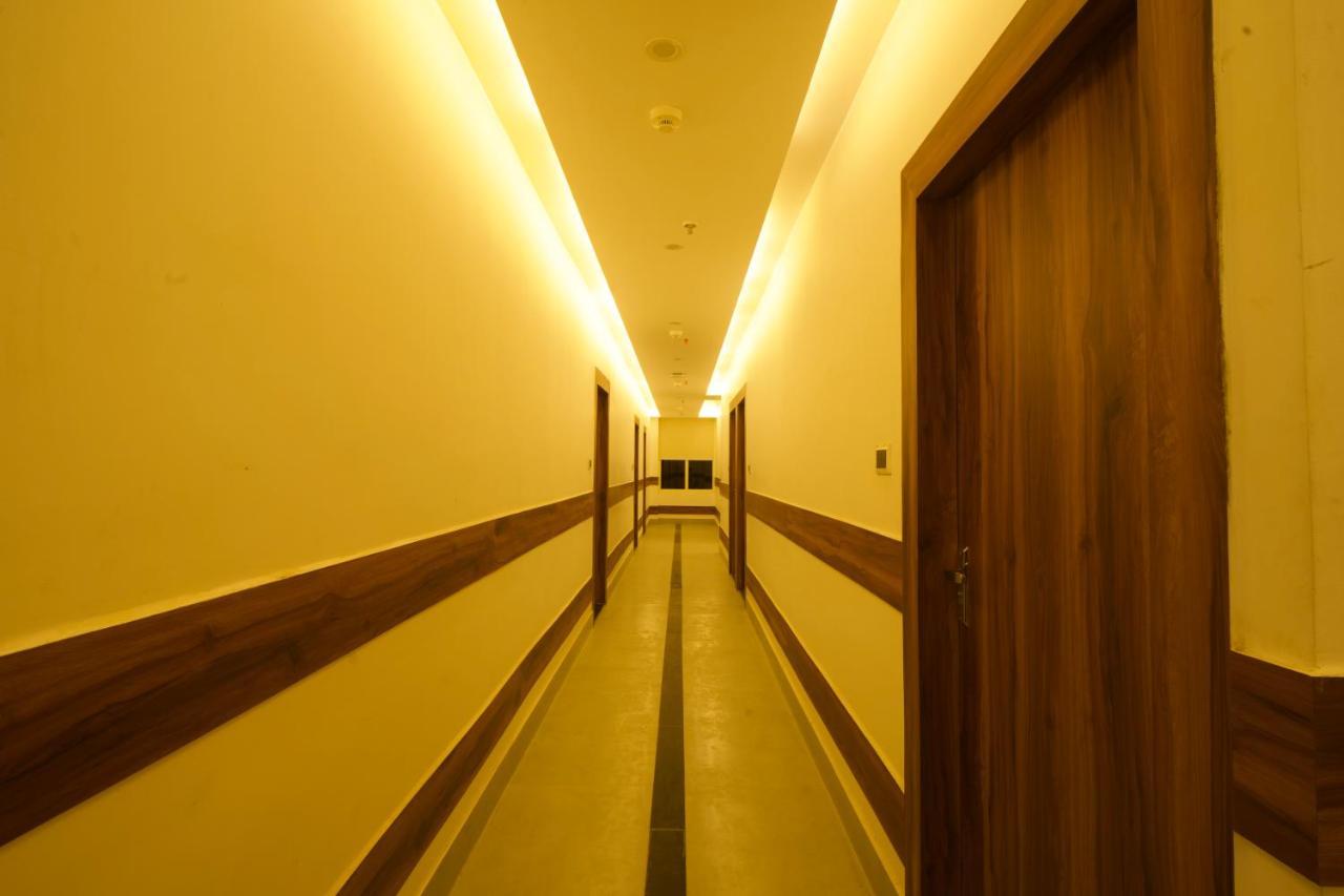 Hotel Dolphin Club Chinhat Zewnętrze zdjęcie