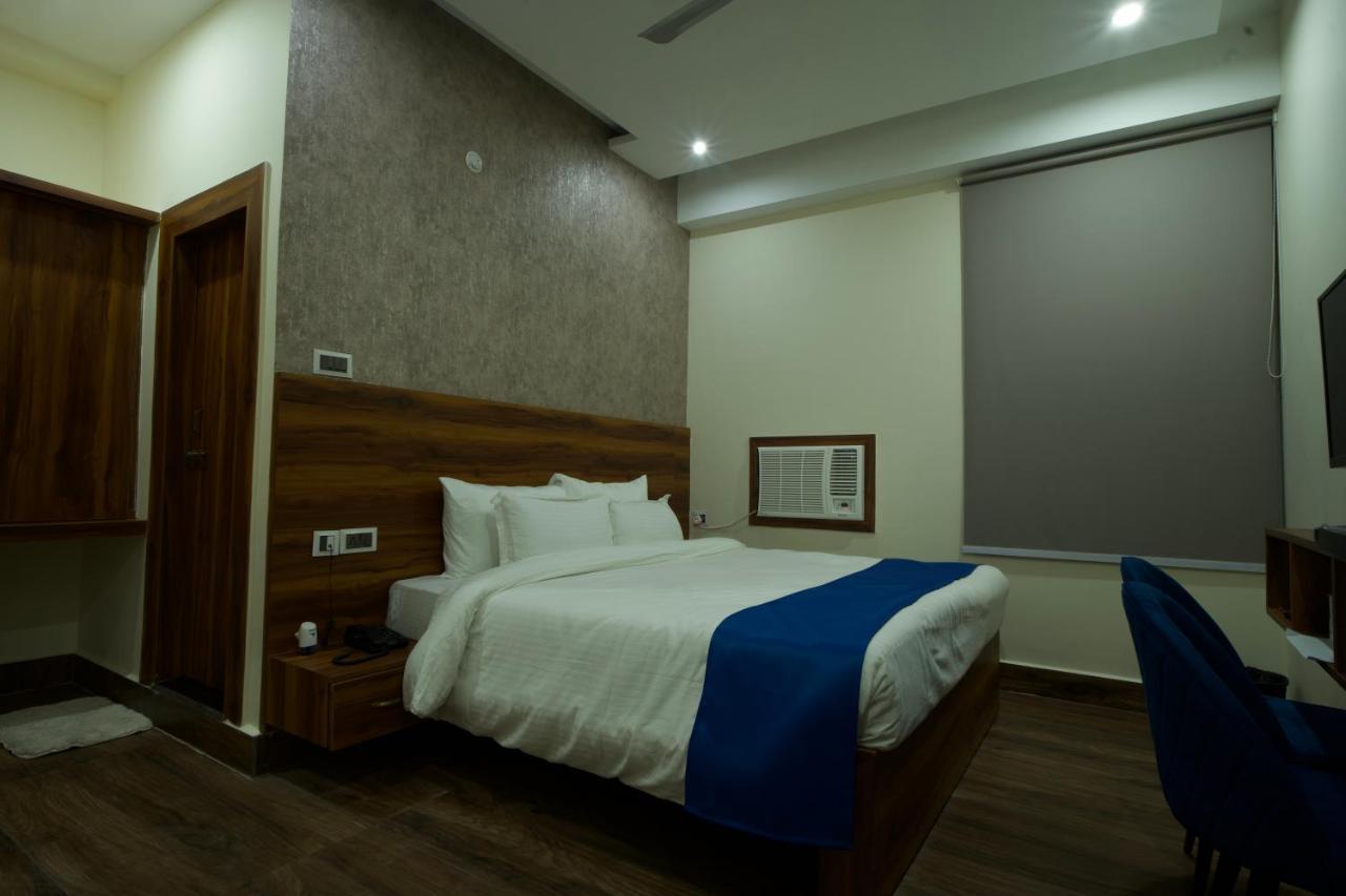 Hotel Dolphin Club Chinhat Zewnętrze zdjęcie