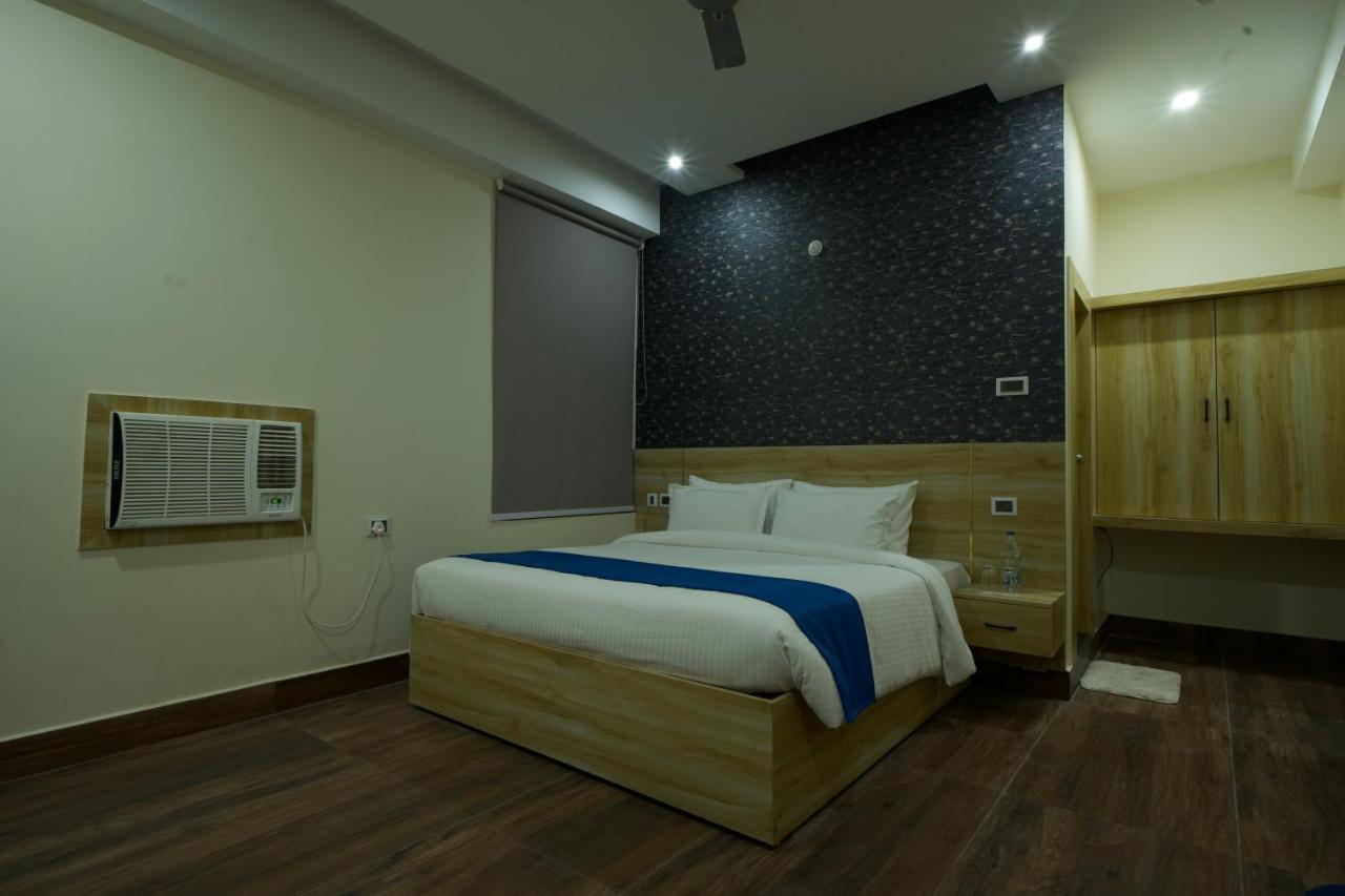 Hotel Dolphin Club Chinhat Zewnętrze zdjęcie