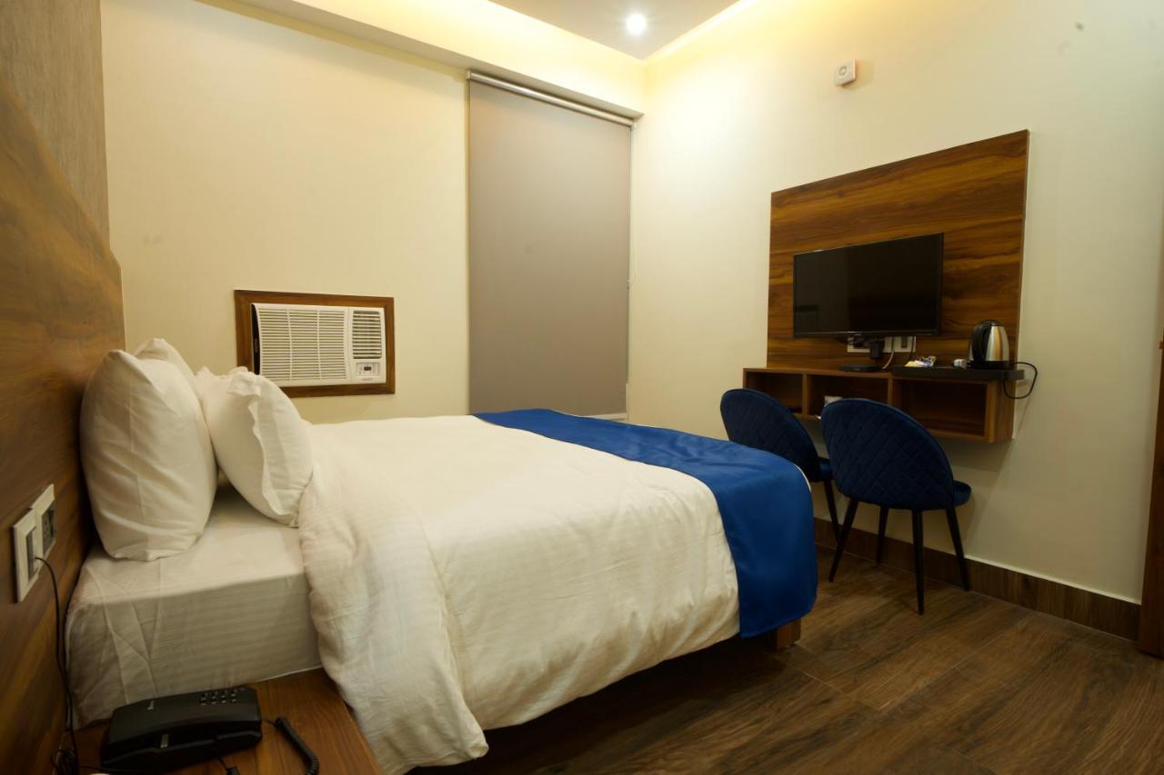 Hotel Dolphin Club Chinhat Zewnętrze zdjęcie