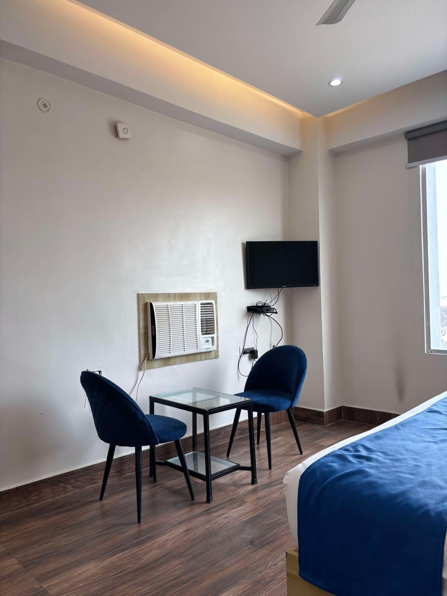 Hotel Dolphin Club Chinhat Zewnętrze zdjęcie