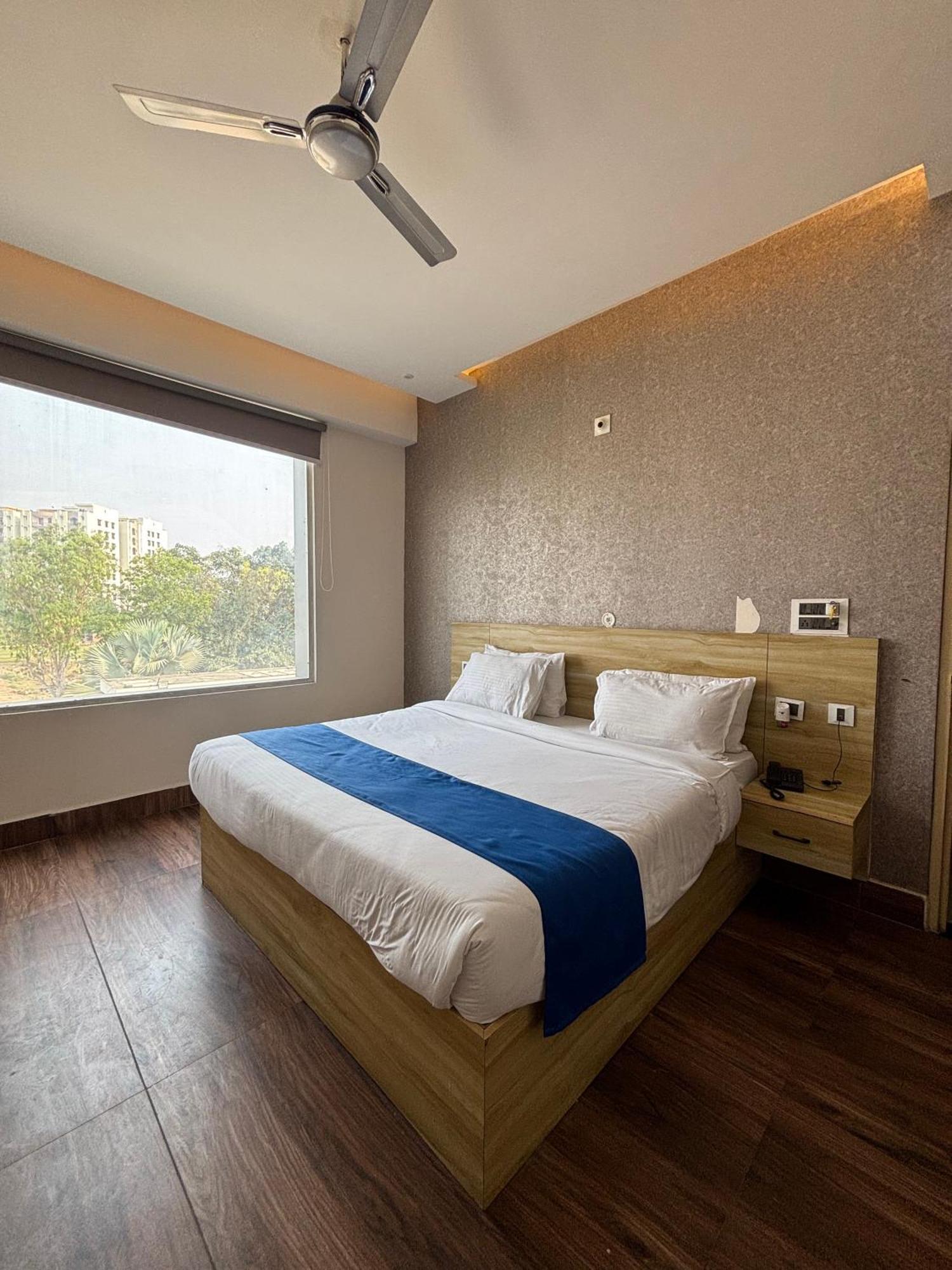 Hotel Dolphin Club Chinhat Zewnętrze zdjęcie